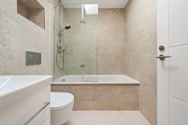 Amelie Mya Apartments, 1 Thomas Hardy  Mews, London SW16 1DQ