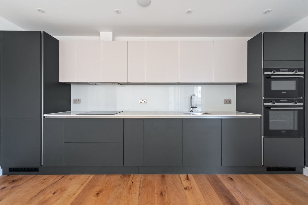 Amelie Mya Apartments, 1 Thomas Hardy  Mews, London SW16 1DQ